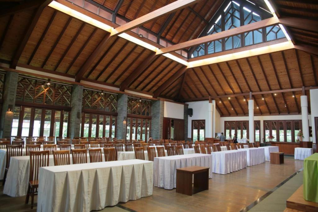 La Oma Hotel Lembang Exterior photo