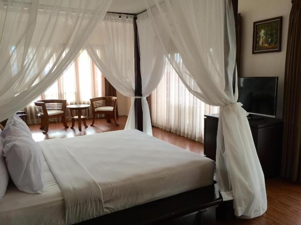 La Oma Hotel Lembang Exterior photo