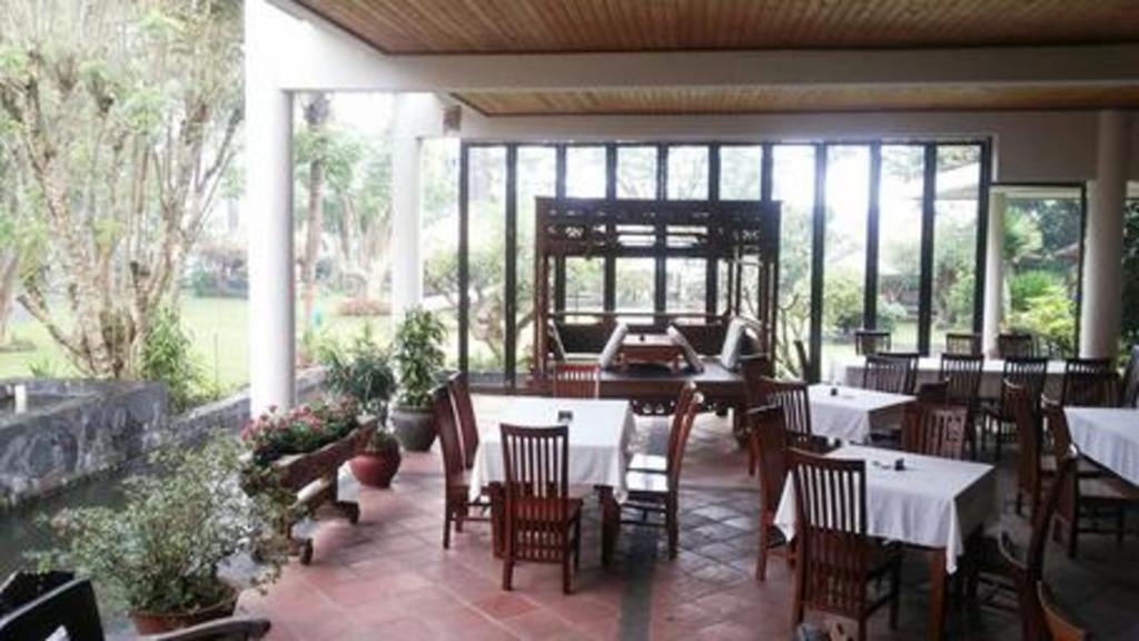 La Oma Hotel Lembang Exterior photo