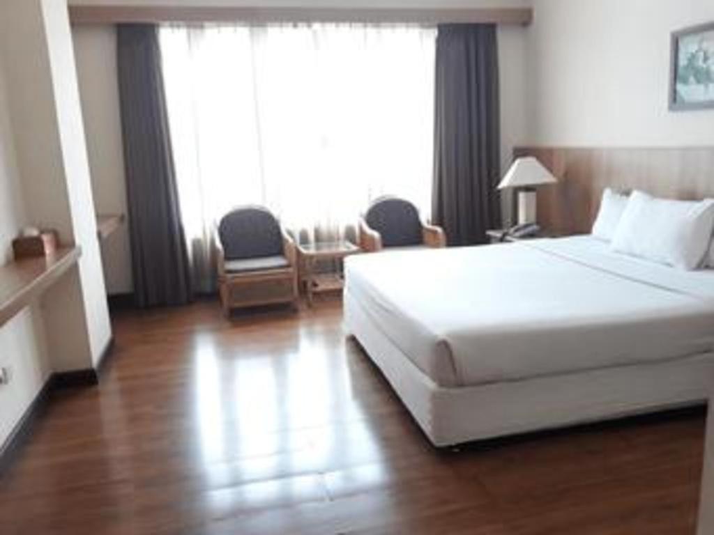 La Oma Hotel Lembang Exterior photo
