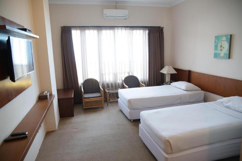 La Oma Hotel Lembang Exterior photo