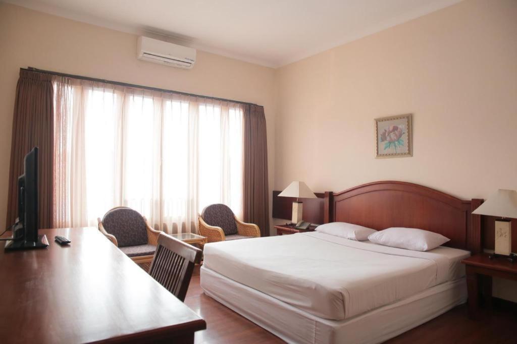 La Oma Hotel Lembang Exterior photo