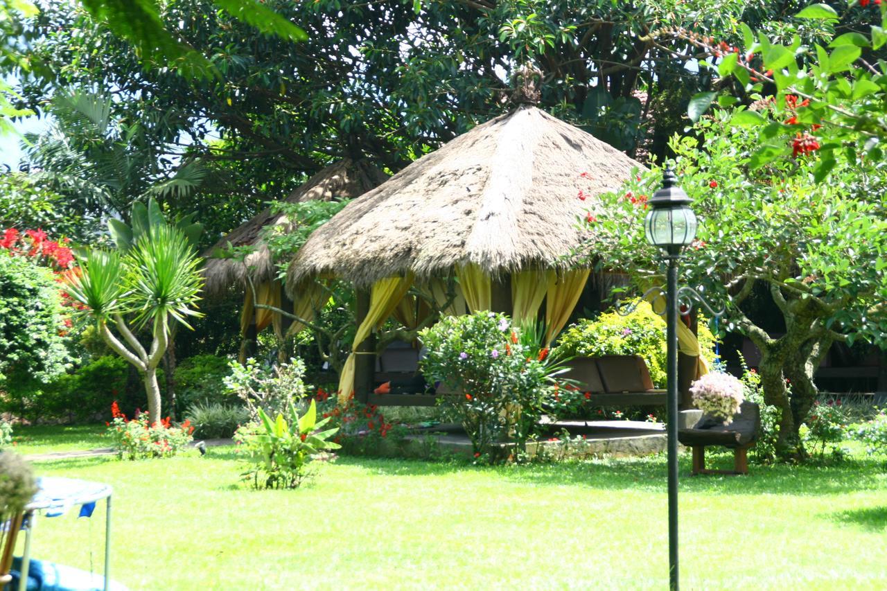 La Oma Hotel Lembang Exterior photo