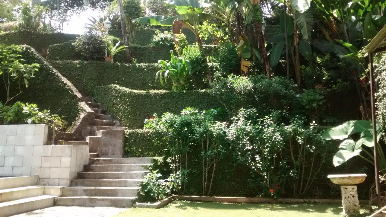 La Oma Hotel Lembang Exterior photo