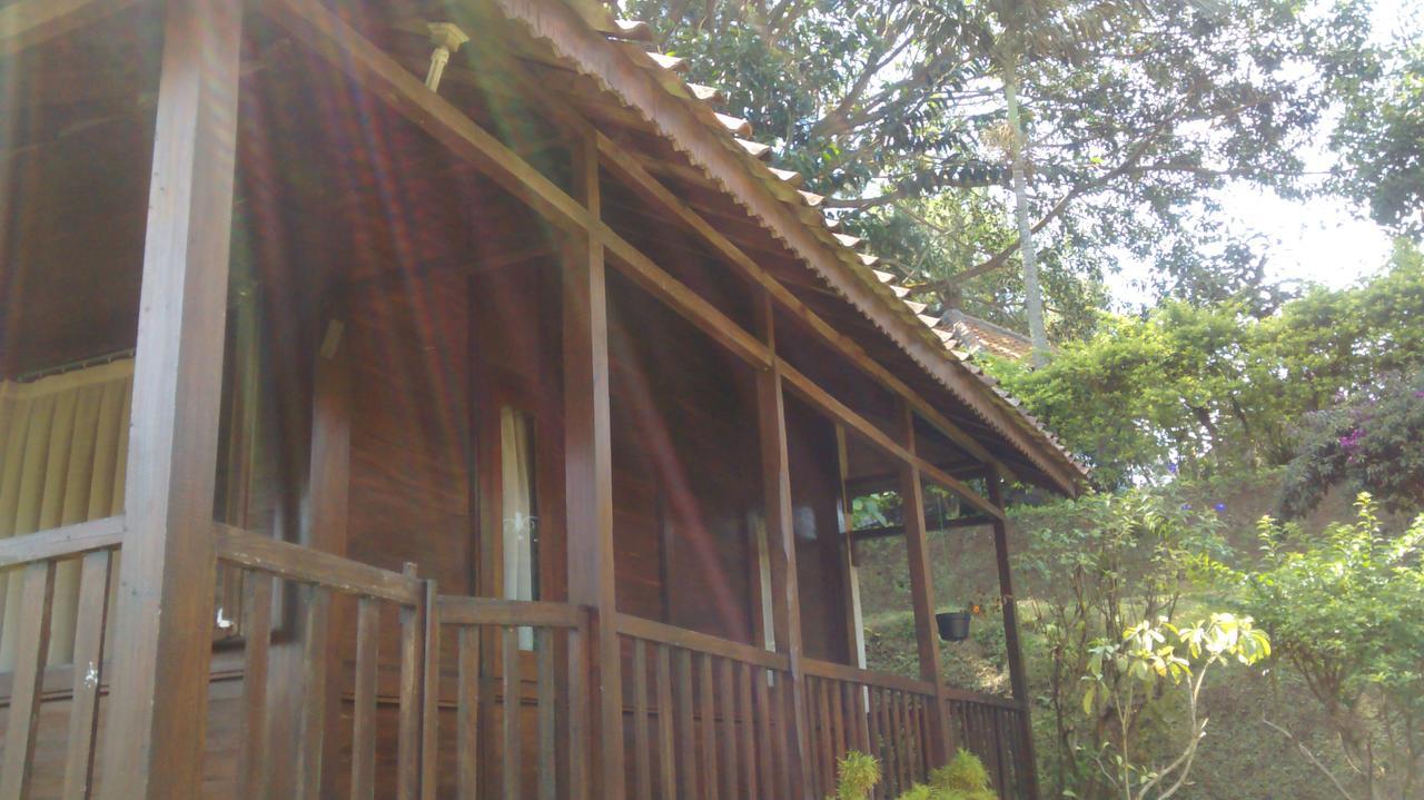 La Oma Hotel Lembang Exterior photo
