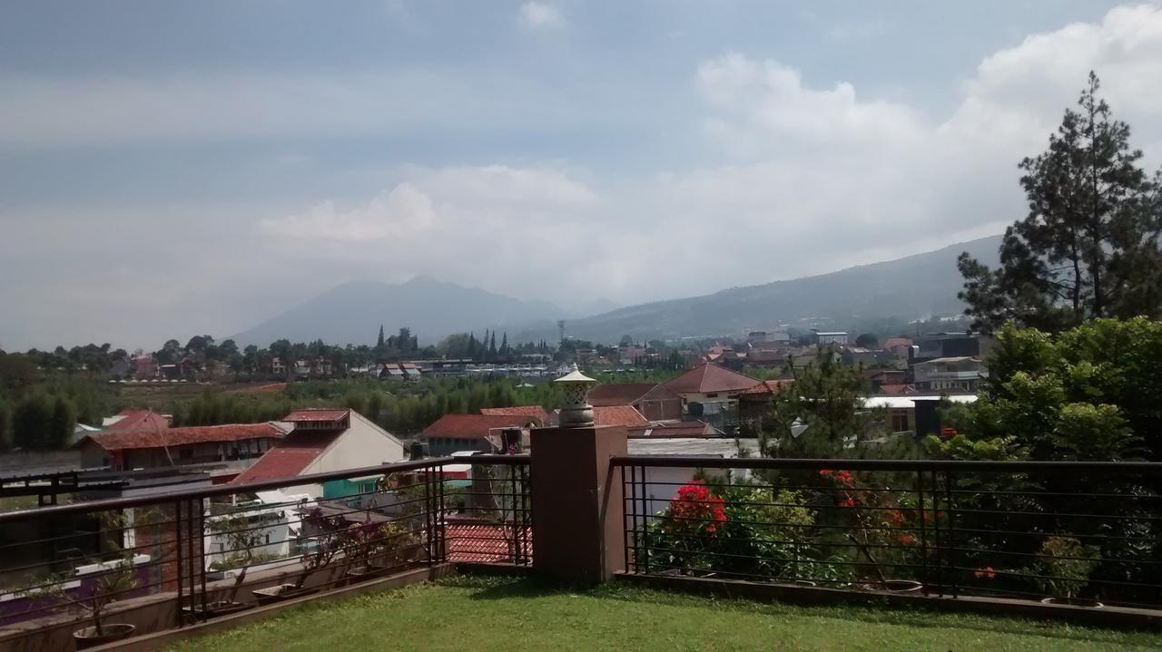 La Oma Hotel Lembang Exterior photo